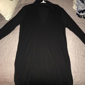 High neck dress with V-cut